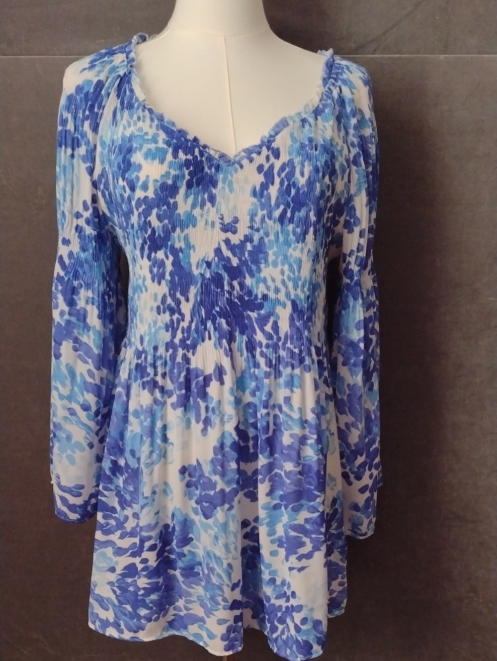 Ninety Clothing XL Blue White Abstract Floral Flowy Ruffle Peasant V-neckline